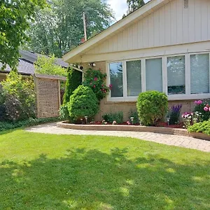  Apartment Private Close To Airport Pearson Canada
